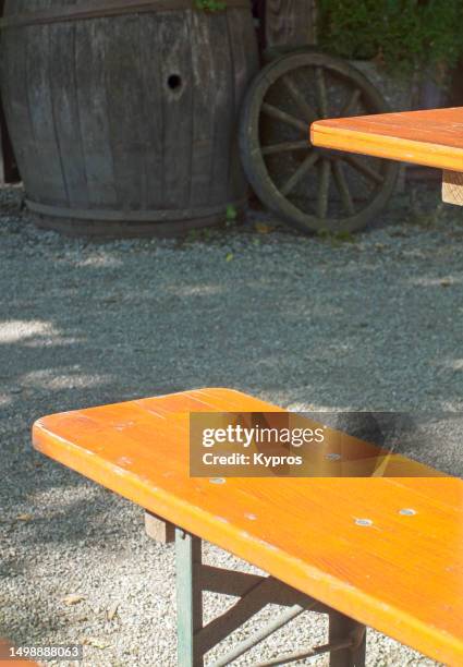 wood bench seat - bierbank stock-fotos und bilder