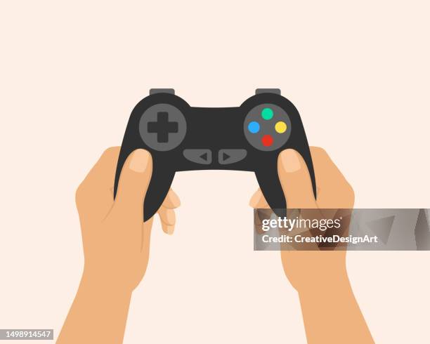 ilustrações, clipart, desenhos animados e ícones de mãos segurando o controlador de jogo - controle de video game