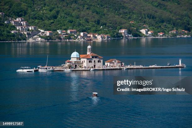 church of mary of the rock on the island of gospa od skrpjela, bay of kotor, perast, montenegro - gospa od skrpjela stock pictures, royalty-free photos & images