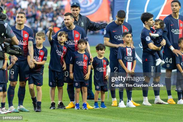 Lionel Messi of Paris Saint-Germain with his sons Thiago, Mateo, and Ciro, as they look to spot his wife and the boy's mother Antonela Roccuzzo in...