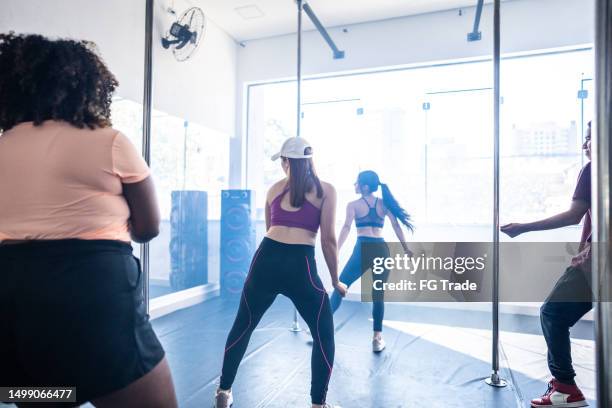 young women in a dancing class at a dance studio - pole dance stock pictures, royalty-free photos & images