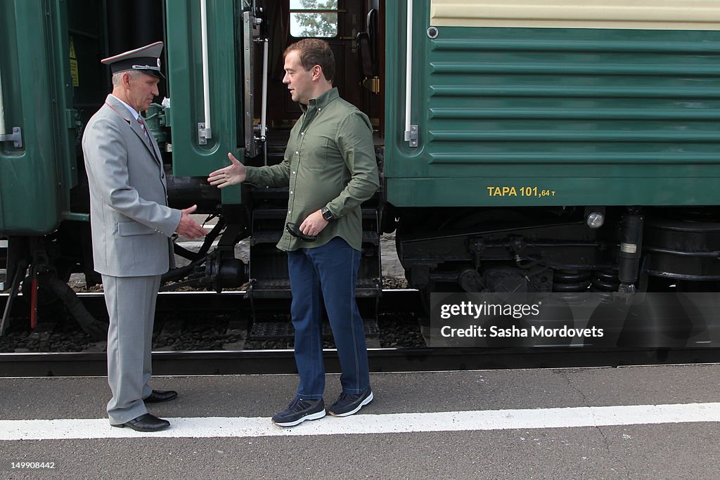 PM Medvedev Tours Siberia By Train