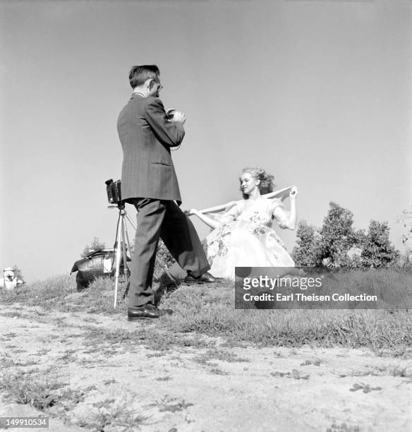 Newly signed 20th Century-Fox contract girl Marilyn Monroe poses for photographer Earl Theisen in 1947 in Los Angeles, California.