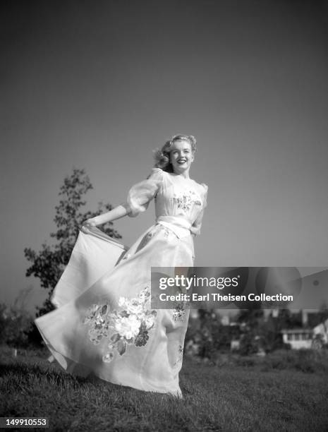 Newly signed 20th Century-Fox contract girl Marilyn Monroe poses for a portrait in 1947 in Los Angeles, California.