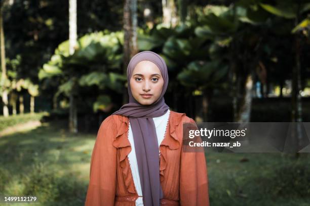 confident muslim woman looking at camera. - malaysian people stock pictures, royalty-free photos & images