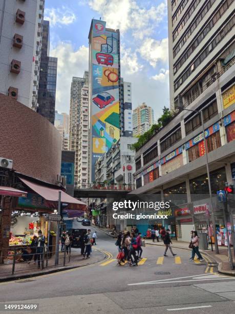 street in sheung wan, hong kong - hongkong-eiland stockfoto's en -beelden