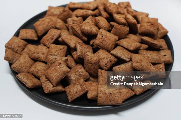 cornflakes chocolate, crispy bread - cornflakes stock pictures, royalty-free photos & images