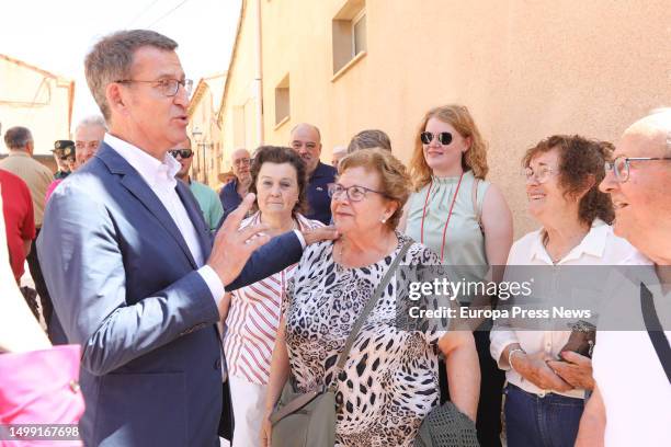 The leader of the Popular Party, Alberto Nuñez Feijoo , talks with residents after the constitution session of the Celadas Town Council, on 17 June,...