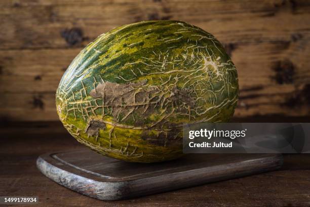 whole melon on classic wood - escena rural bildbanksfoton och bilder