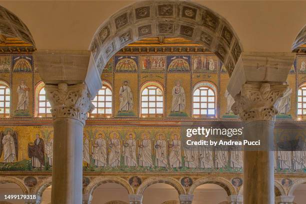 nave mosaics, basilica of sant'apollinare nuovo, ravenna, emilia-romagna, italy - rávena fotografías e imágenes de stock