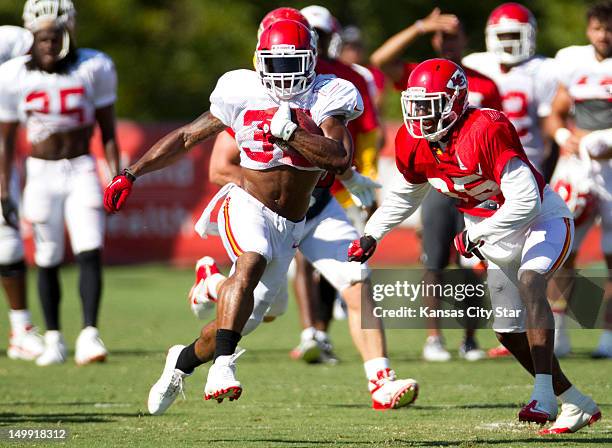 Jacquez Reeves 214 Shane Reeves Stock Photos, High-Res Pictures, and Images - Getty Images