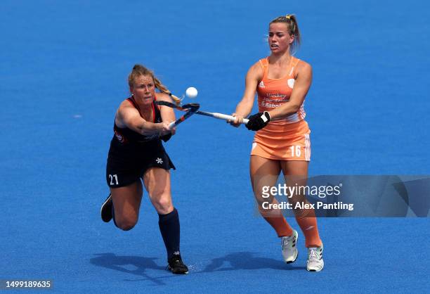 Joosje Burg of The Netherlands battles with Alexandra Hammel of The United States during the FIH Hockey Pro League Women's math between Netherlands...