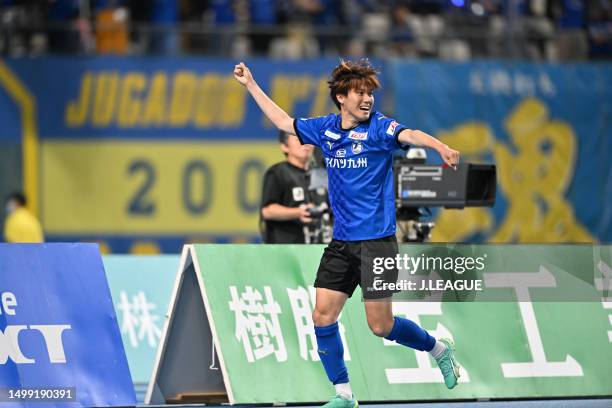 Kazuki FUJIMOTO of Oita Trinita scores his side's first goal during the J.LEAGUE Meiji Yasuda J2 21st Sec. Match between Oita Trinita and Fagiano...