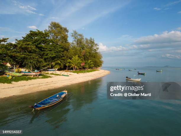 thong sala beach in koh phangan in thailand - province de surat thani photos et images de collection