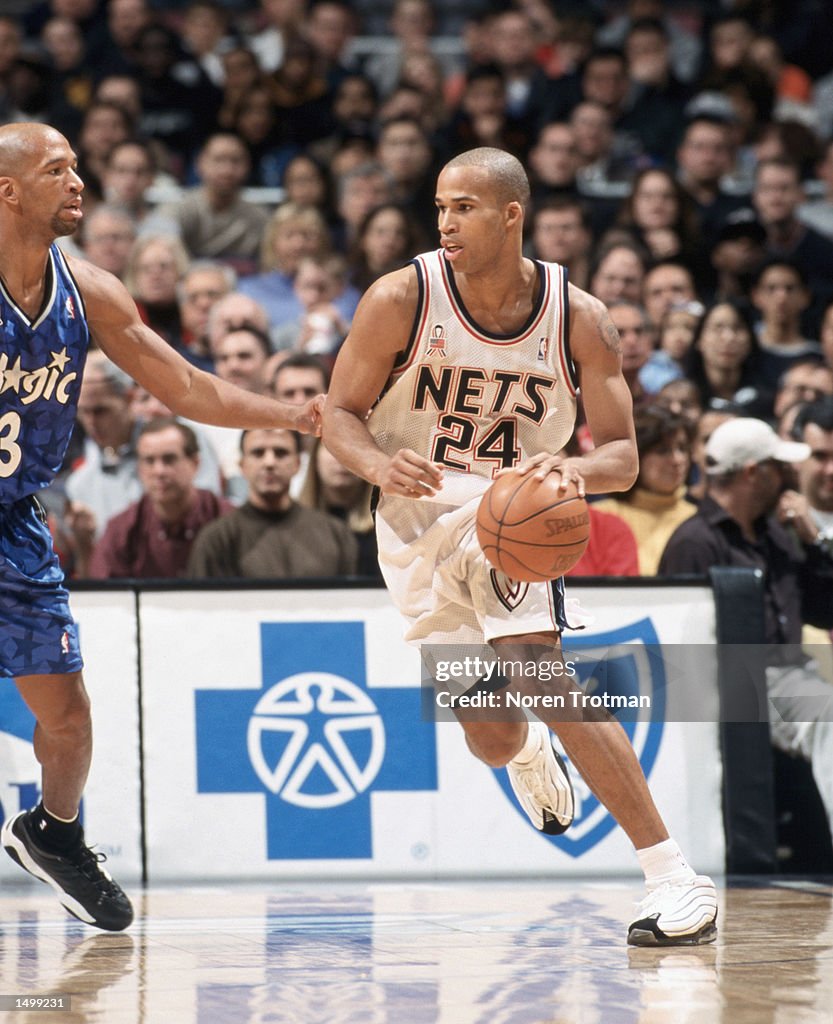 Richard Jefferson #24 of the New Jersey Nets advances with the ball.