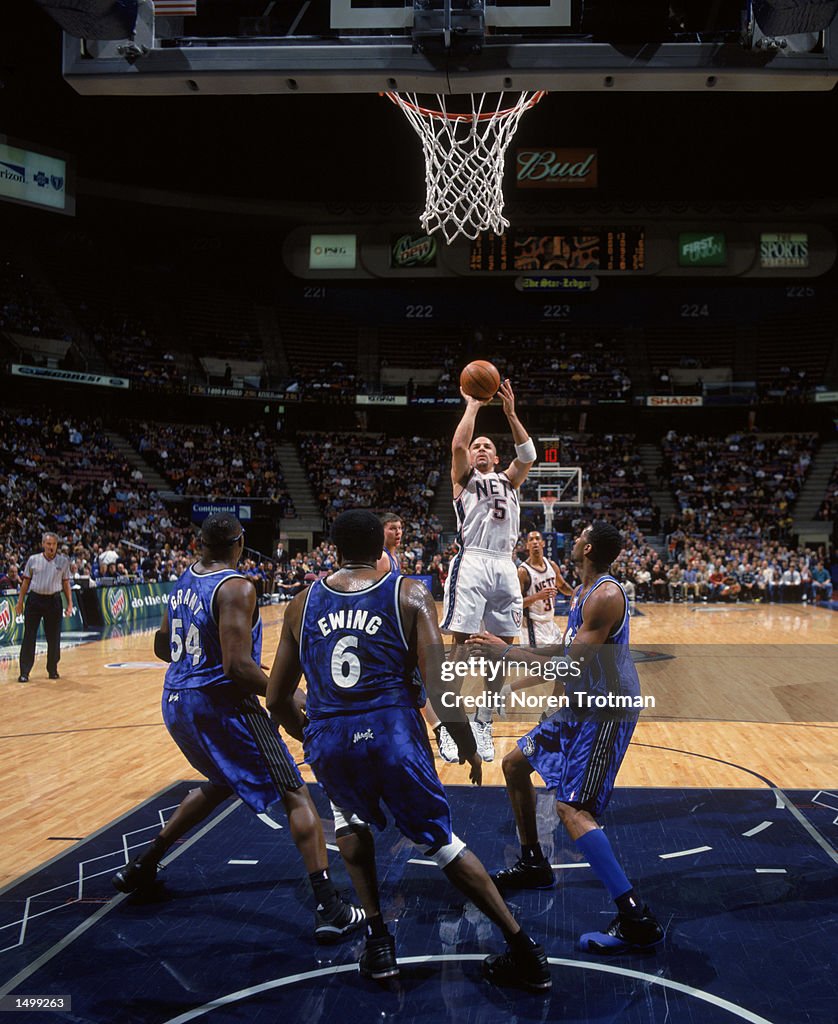 Jason Kidd #5 of the New Jersey Nets shoots.