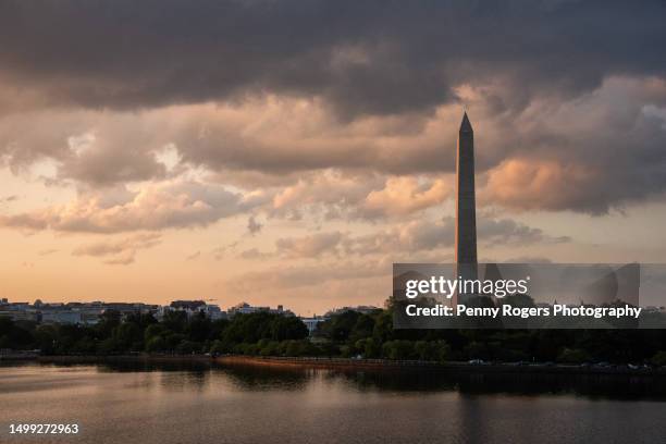 washington monument sunset - national monument stock pictures, royalty-free photos & images