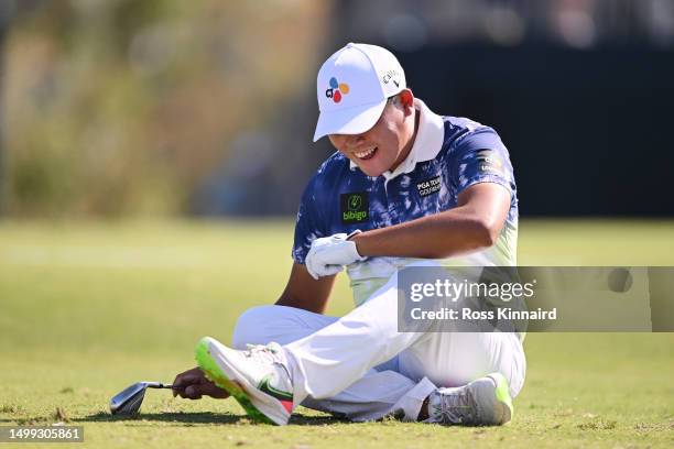 Si Woo Kim of South Korea pretends to fall down from another golfers ball during the third round of the 123rd U.S. Open Championship at The Los...