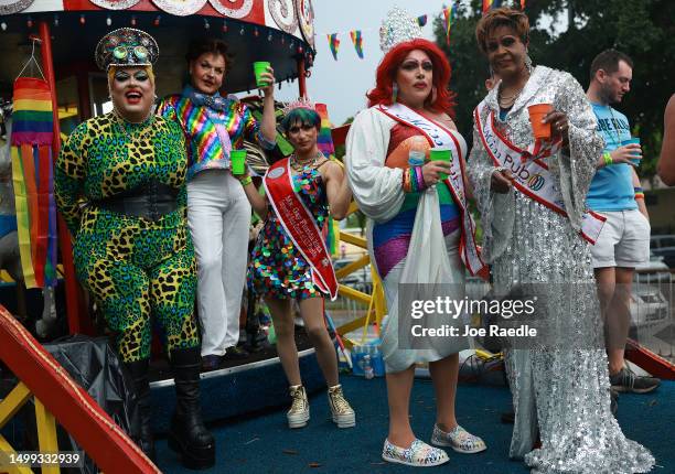 Drag Parade 3,130 Drag Queens Gay Pride Stock Photos, High-Res Pictures, and Images ...