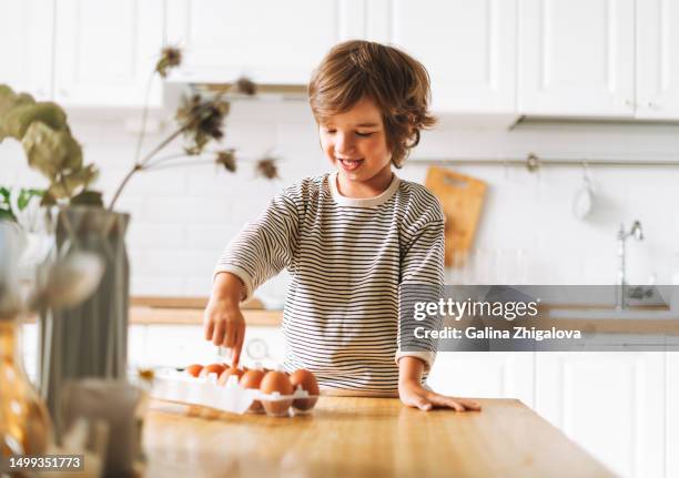 Counting When Cook 176 Counting Eggs Stock Photos, High-Res Pictures, and Images - Getty ...