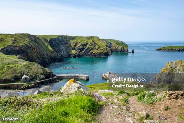 village of mullion harbour and cliff tops in cornwall, england - the lizard peninsula england stock pictures, royalty-free photos & images