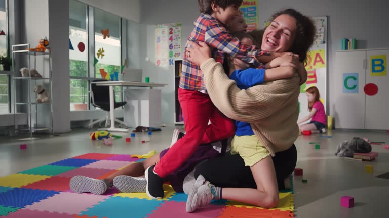 https://media.gettyimages.com/id/1499387271/video/cheerful-smiling-teacher-and-happy-diverse-schoolchildren-hugging-in-playroom-of-kindergarten.jpg?b=1&s=640x640&k=20&c=sR7bJWhi9vJ8GbtAMHQAhkWz4kHBWfBUTT9G52Vknzw=