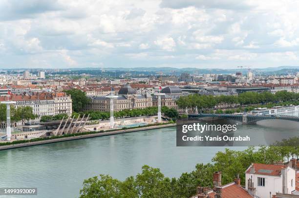 panorama de la ville de lyon, france, vue de haut - ville vue de haut stock-fotos und bilder