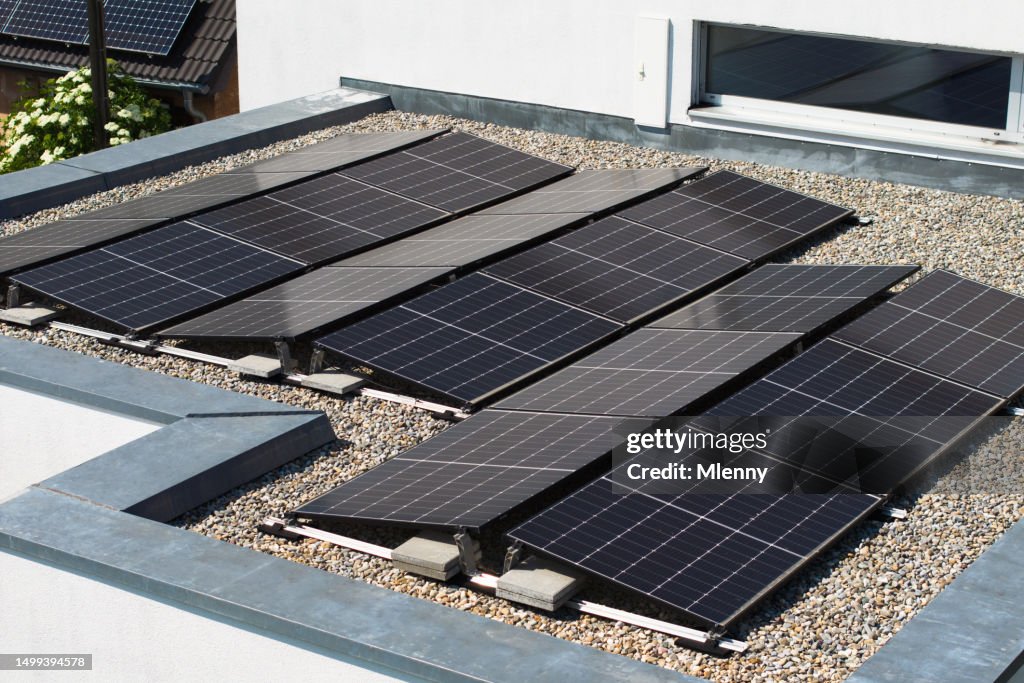 Painéis Solares Energia Solar Fotovoltaica em Casa Moderna Energia Sustentável