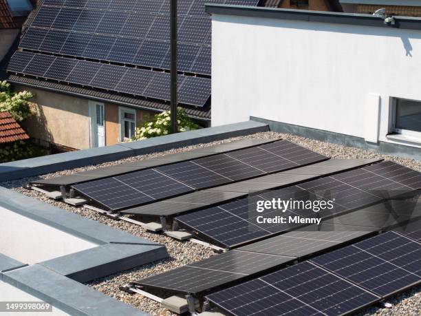 photovoltaic solar power solar panels on modern home sustainable green energy - plat dak stockfoto's en -beelden