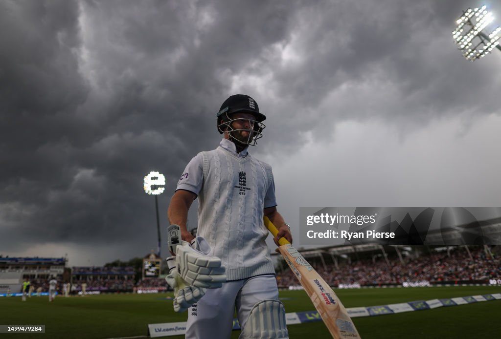 England v Australia - LV= Insurance Ashes 1st Test Match: Day 3