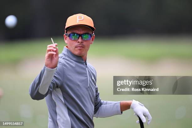 Rickie Fowler of the United States warms up on the driving range during the final round of the 123rd U.S. Open Championship at The Los Angeles...