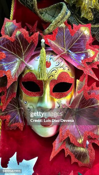 venice masks in rome - máscara de veneza imagens e fotografias de stock