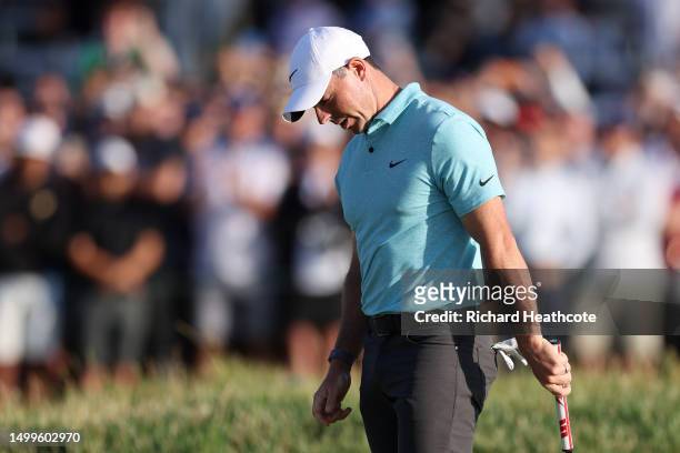 Rory McIlroy of Northern Ireland reacts to his putt on the 18th green during the final round of the 123rd U.S. Open Championship at The Los Angeles...