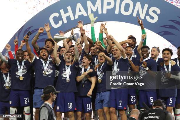 Captain Christian Pulisic of United States takes the trophy after winning the CONCACAF Nations League Championship Final between United States and...