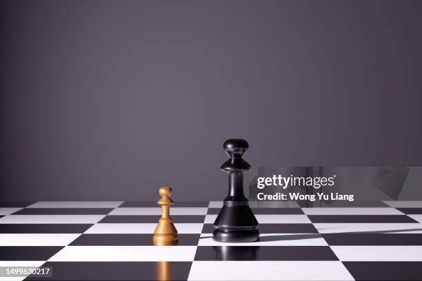 chess piece , uneven fight , 3d render - chess pawn against stockfoto's en -beelden