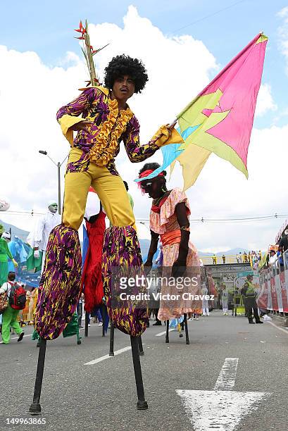 Performer attends the traditional 55th Desfile de Silleteros during the Feria De Flores 2012 at Guayaquil Bridge on August 7, 2012 in Medellin,...