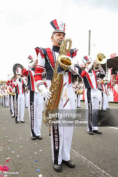 Walking performer attends the traditional 55th Desfile de Silleteros during the Feria De Flores 2012 at Guayaquil Bridge on August 7, 2012 in...