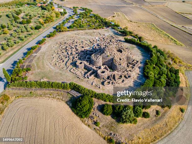 su nuraxi in barumini, die wichtigste archäologische stätte sardiniens - italien - sardinien stock-fotos und bilder