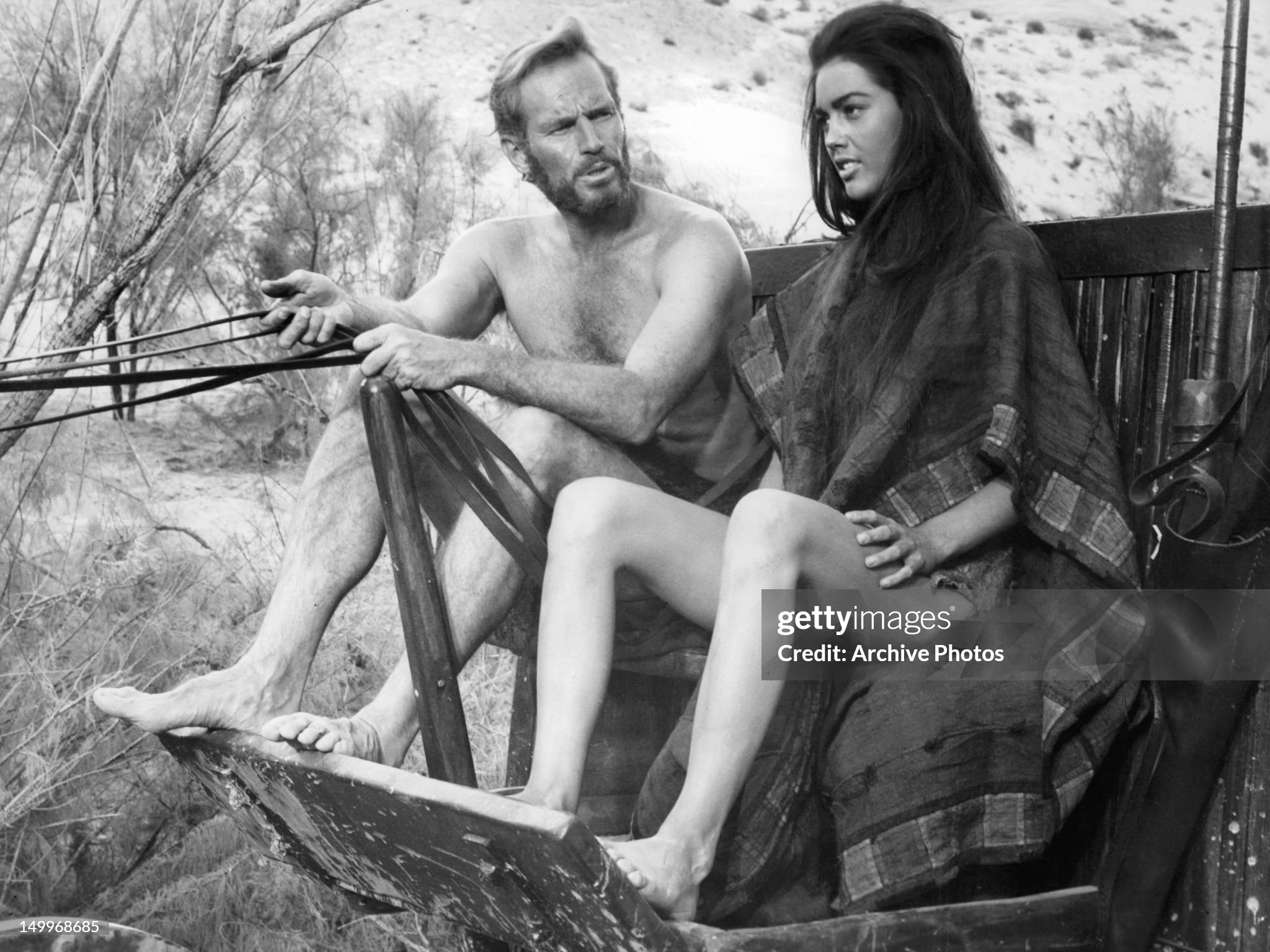 https://media.gettyimages.com/id/149968685/photo/charlton-heston-and-linda-harrison-in-planet-of-the-apes.jpg?s=2048x2048&w=gi&k=20&c=UjrBUEMhe8-s0W1JZ4CxyRsvBc1t4Cgrzh5rw5-91fE=