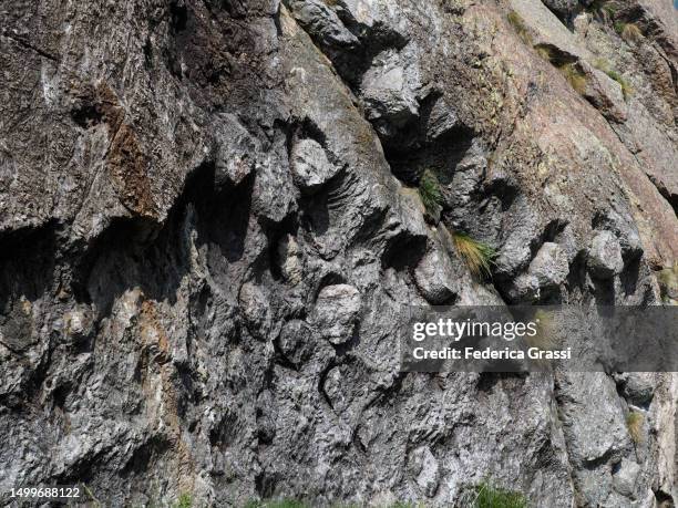 detail of soapstone outcrop "il castello" - soapstone carving stock pictures, royalty-free photos & images