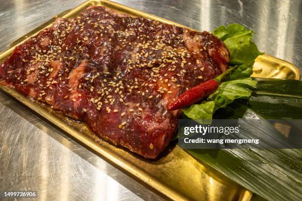 marinated cow's diaphragms - poitrine photos et images de collection