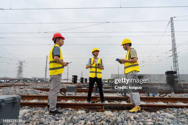 three railway workers patrolling the tracks - 新的 - fotografias e filmes do acervo