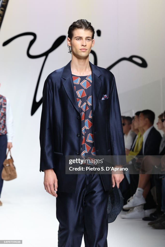 Giorgio Armani - Runway - Milan Fashion Week - Menswear Spring/Summer 2024