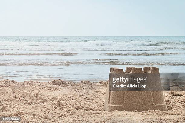 sandcastle - château de sable photos et images de collection