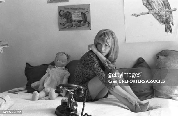 Actrice française Bulle Ogier chez elle à Paris le 11 juillet 1967, France