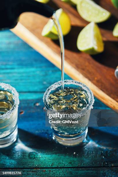 tequila shots with salt and lime - tequila sterkedrank stockfoto's en -beelden