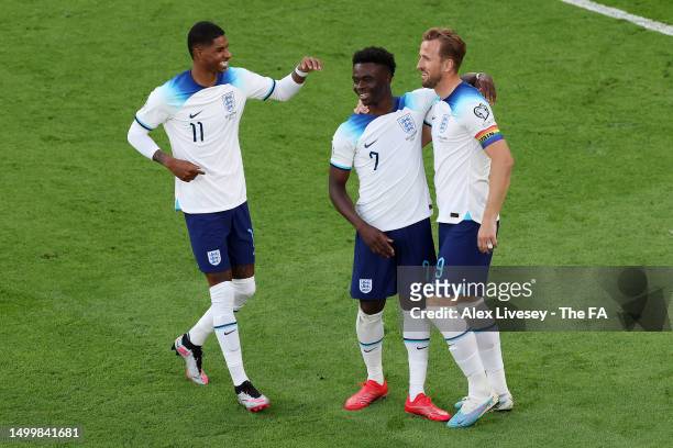 Bukayo Saka of England celebrates with teammates Marcus Rashford and Harry Kane after scoring the team's fourth goal during the UEFA EURO 2024...