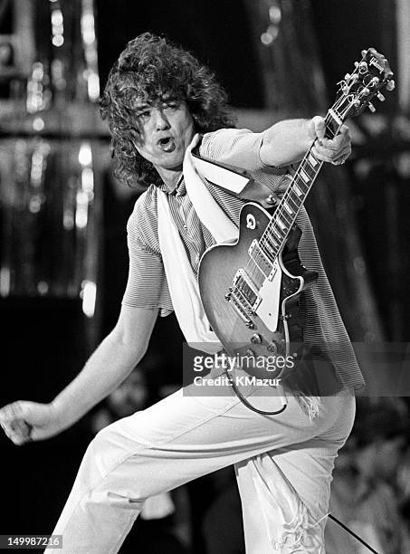 Jimmy Page performs on stage during Live Aid at John F Kennedy Stadium on July 13, 1985 in Philadelphia, Pennsylvania.