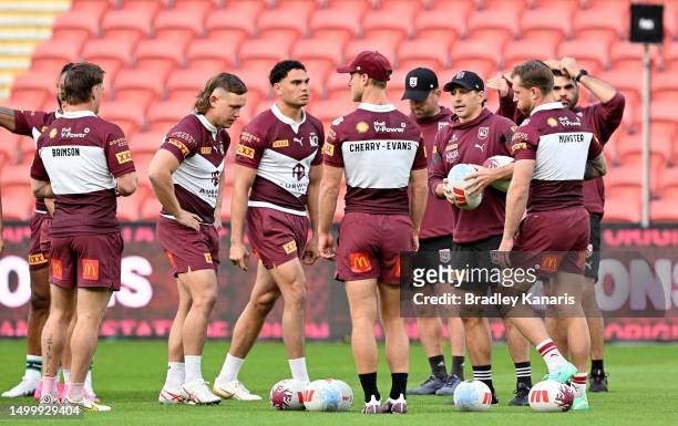 Coach Billy Slater talks to the players during a Queensland Maroons State of Origin Captain's Run at Suncorp Stadium on June 20, 2023 in Brisbane,...