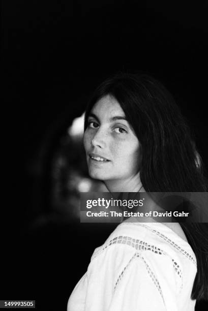 Country singer Emmylou Harris poses for a portrait in September 1975 in New York City, New York.